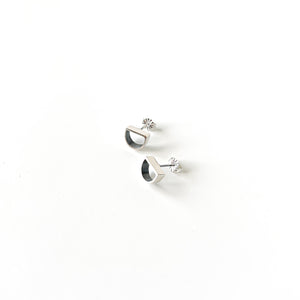 Minima - Half Moon Stud